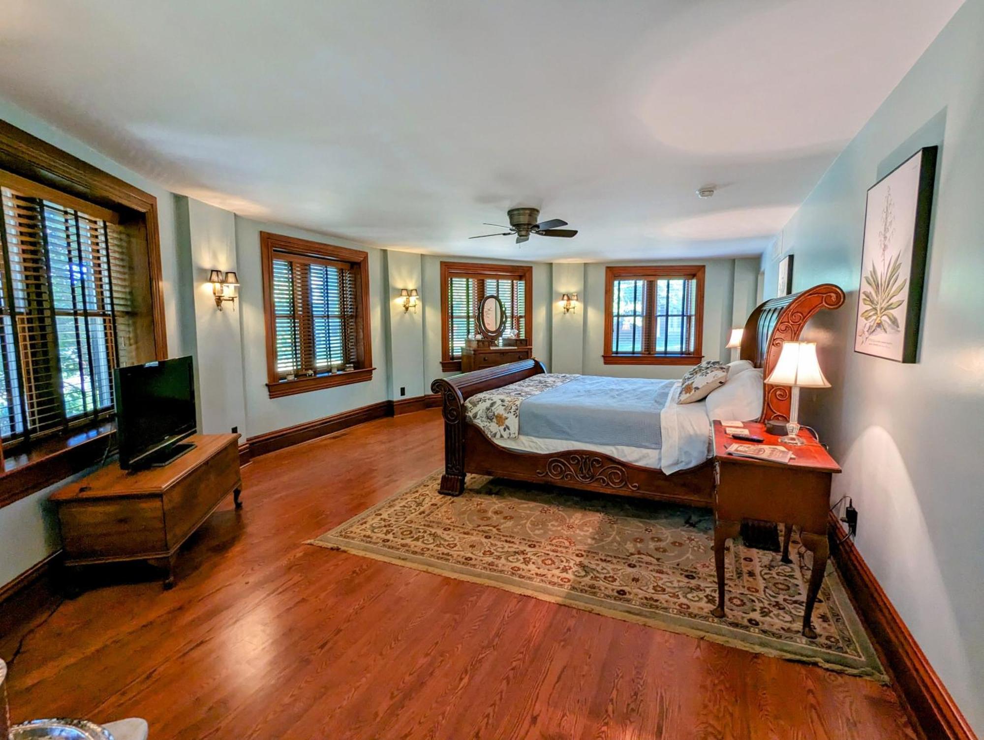 Gothic Heights Inn Clifton Heights Bilik gambar